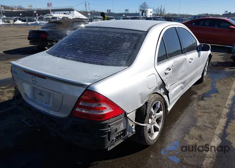 2007 Mercedes-Benz C 230 Sport z USA, uszkodzony, nr VIN WDBRF52H77F878083